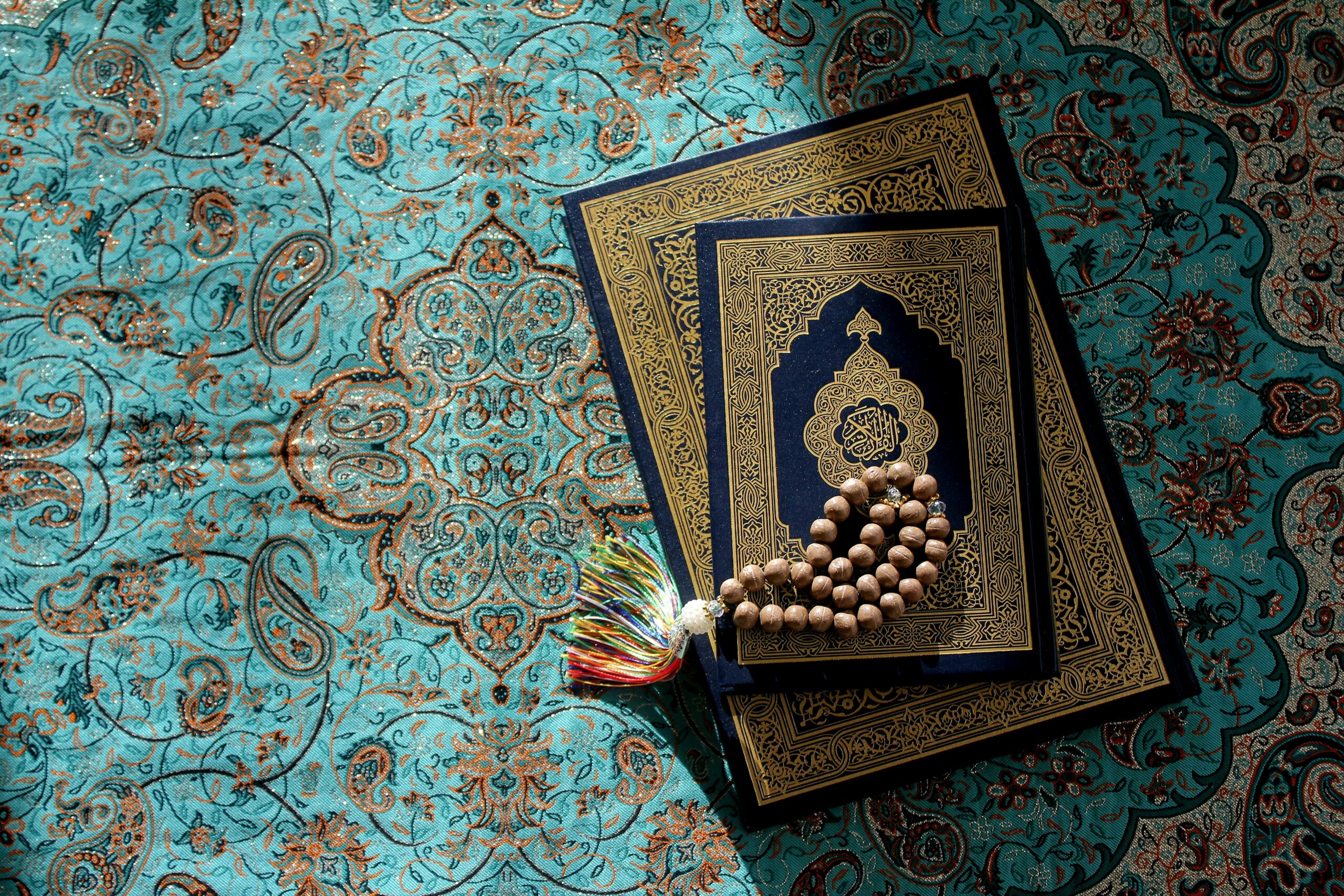 Rosary-on-Koran-Books