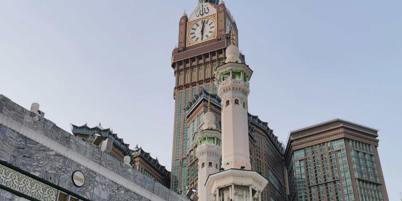 The-clock-tower-of-the-grand-mosque- in-mecca