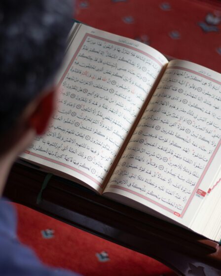 boy-reads-the-Quran