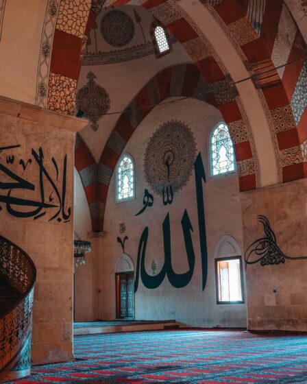 Interior-of-the-Old-Mosque-Edirne-Turkey