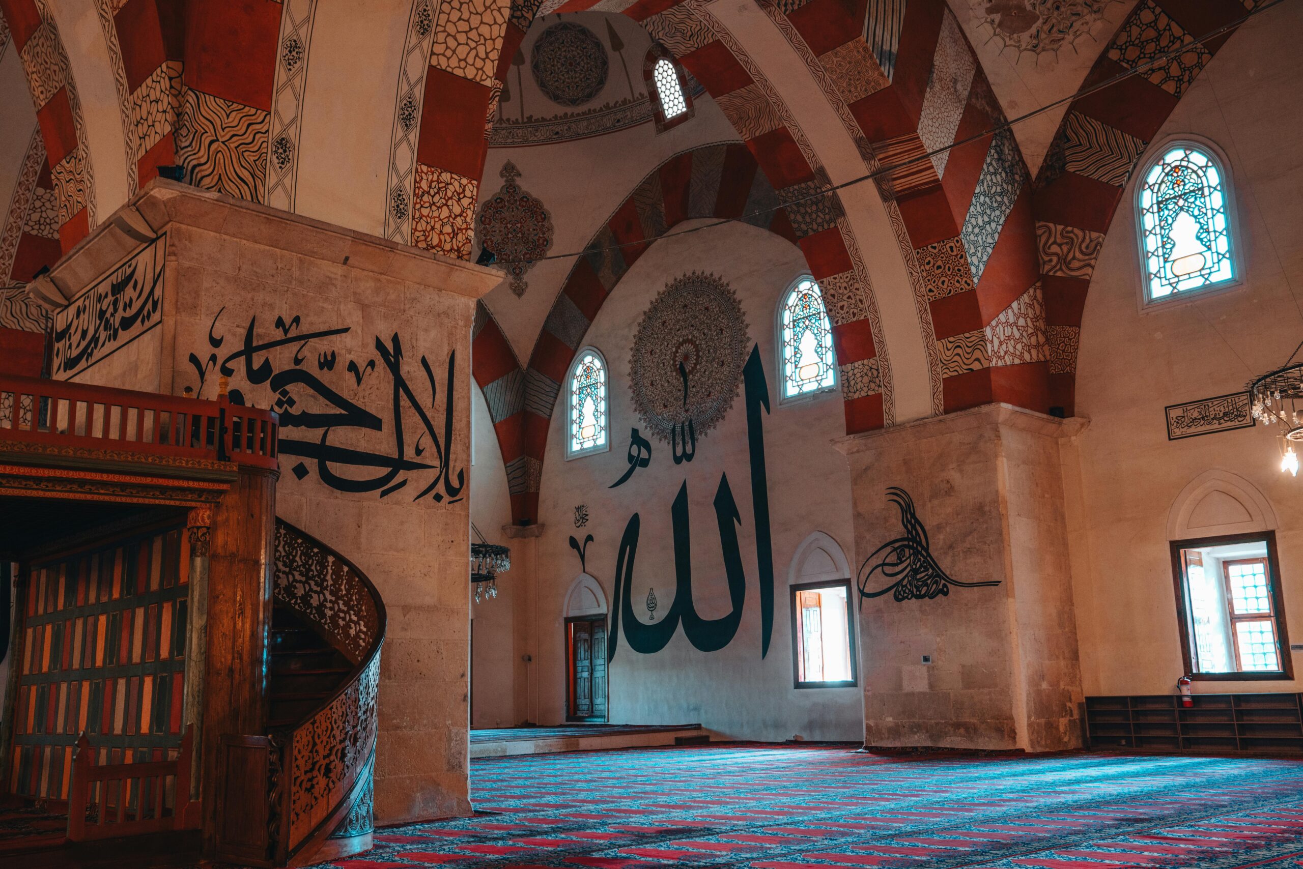 Interior-of-the-Old-Mosque-Edirne-Turkey